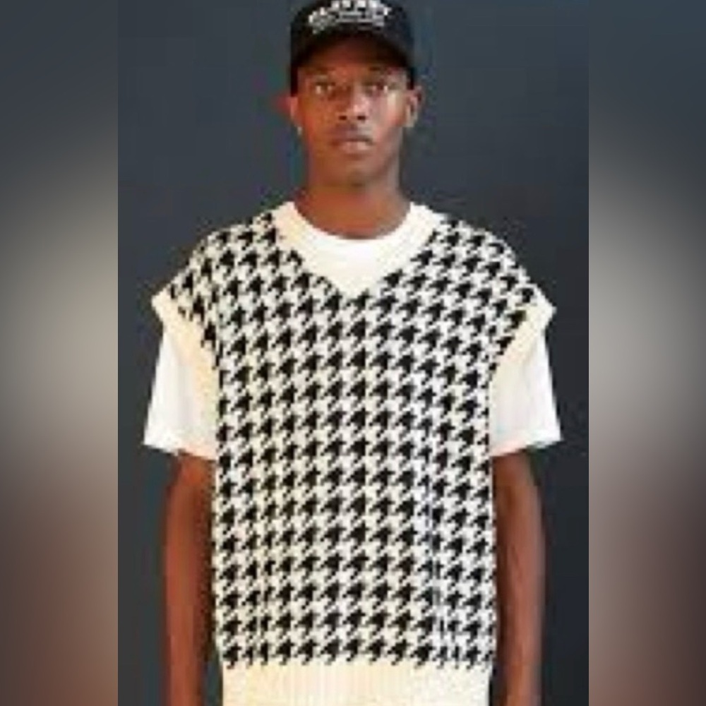 Brand NWT! PacSun Men/Women/Unisex Houndstooth Sweater
Vest, Medium